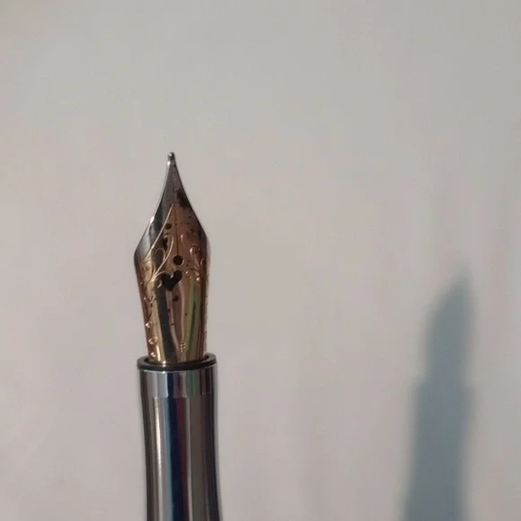 Elegant Faux Wood and Turquoise Fountain Pen - Picture 3 of 4